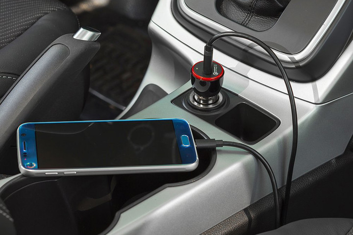 آیا شارژ کردن گوشی در خودرو ربطی به مصرف سوخت ماشین دارد ؟